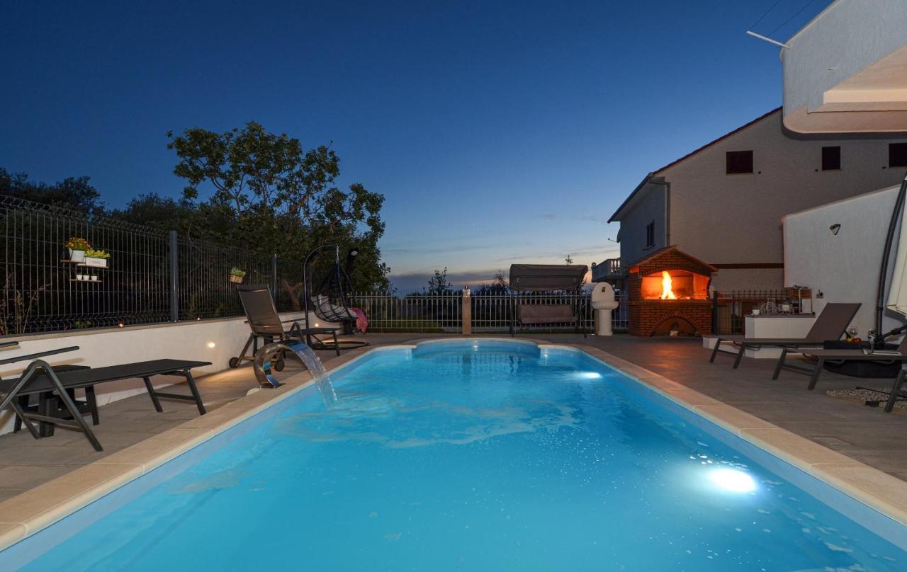 Apartment With Heated Pool And Sea View Trogir Exterior photo
