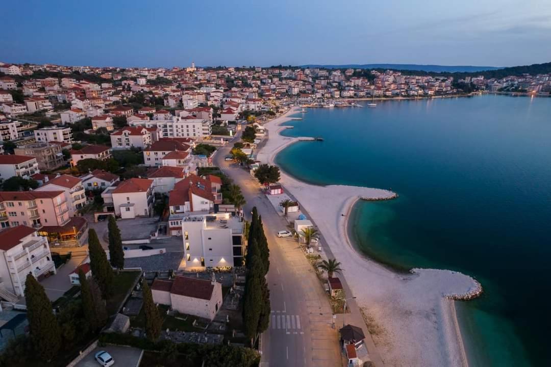 Apartment With Heated Pool And Sea View Trogir Exterior photo