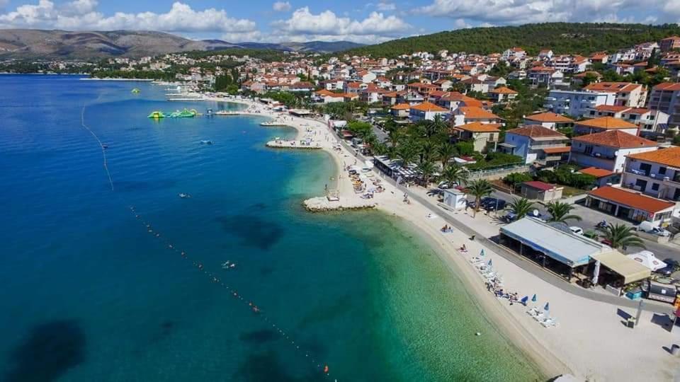 Apartment With Heated Pool And Sea View Trogir Exterior photo