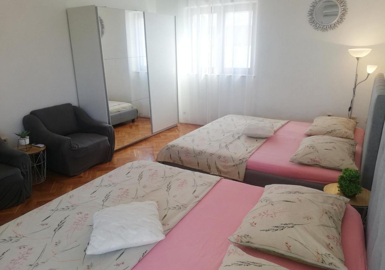 Apartment With Heated Pool And Sea View Trogir Exterior photo